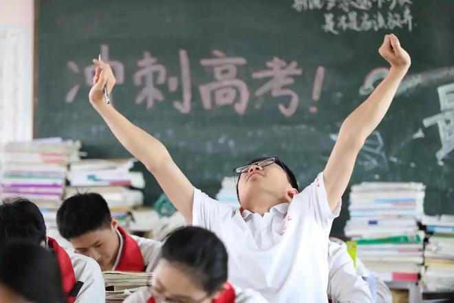 理综297数学148分如此学霸谁不仰慕！看到他的奋斗你服气吗(图2)