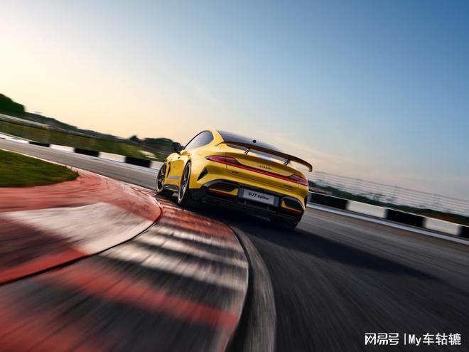 售价5299万元！小米SU7Ultra凭啥挑战豪车“天花板”？(图4)