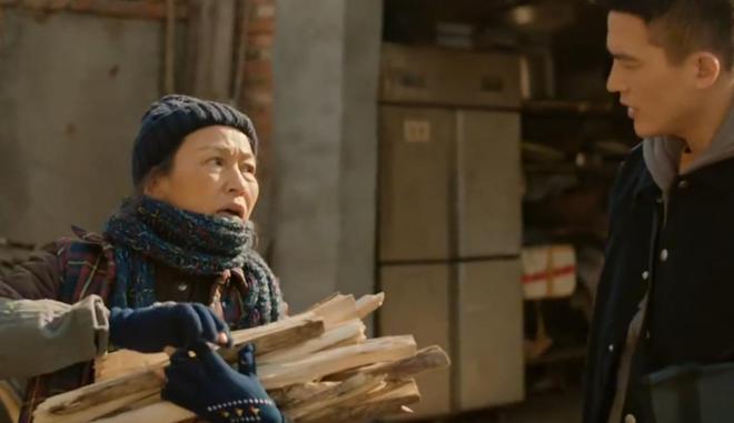戏里有多土戏外就有多潮《刑警的日子》59岁女配才是最大惊喜(图9)