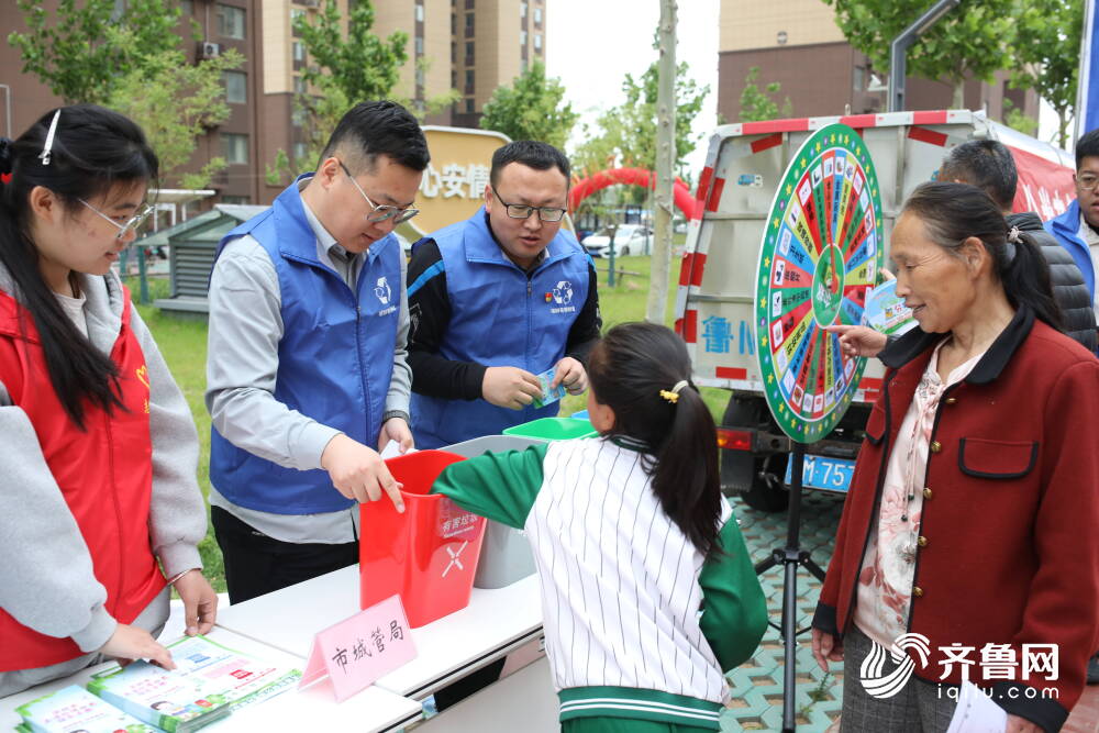 “分类大转盘”玩转低碳生活！滨州垃圾分类宣传周吸引400市民“趣学”政策(图3)