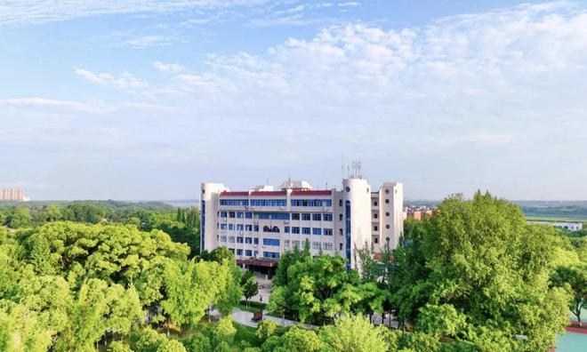 中国“彻底翻身”的211大学暴涨报考性价比极高！(图1)
