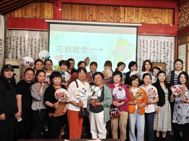 西安：指尖团扇绘母爱非遗传承聚人心(图5)
