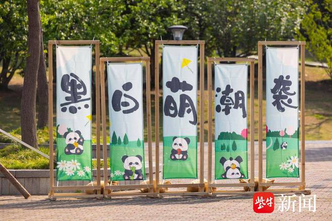 “驾临”无锡一周后大熊猫“渝宝”“加悦悦”与市民见面(图2)