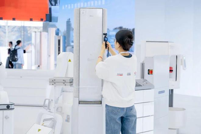 当新晋品牌还在拼低价美的中央空调直击用户推高行业天花板(图1)