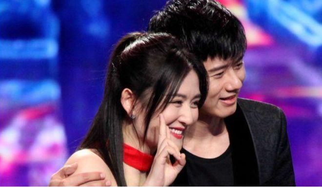 不藏了？谢娜公开回应怀孕生4孩！结婚13年“被离婚”10次为何她的婚姻依旧是天花板的存在？(图3)