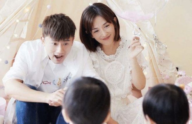 不藏了？谢娜公开回应怀孕生4孩！结婚13年“被离婚”10次为何她的婚姻依旧是天花板的存在？(图2)