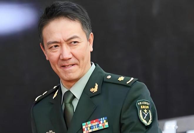 人民日报亲自点名67岁李幼斌再破天花板让整个娱乐圈沉默了(图9)