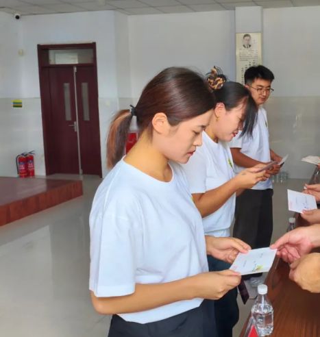 一场跨越十五年的青春对话：洋湖乡勃李中学“少年·而立”理想之约温暖兑现(图3)