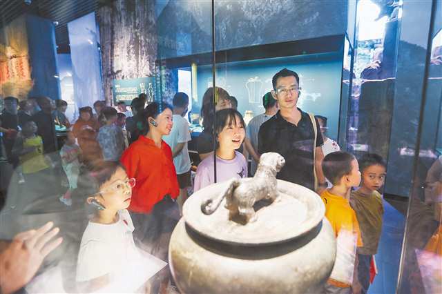 三峡博物馆迎来“自由行”热潮(图1)