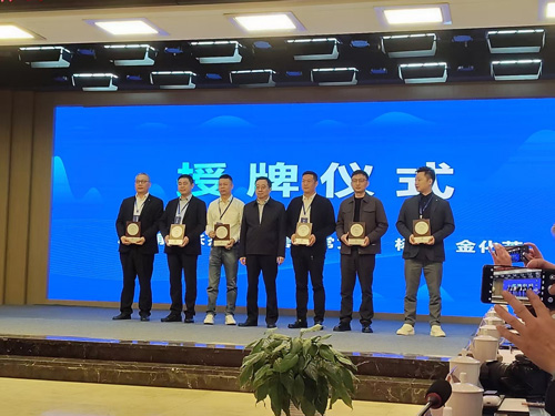 第七次系统门窗专家委员会工作会议暨《建筑系统门窗产品合格评定技术导则》讨论会顺利召开(图3)