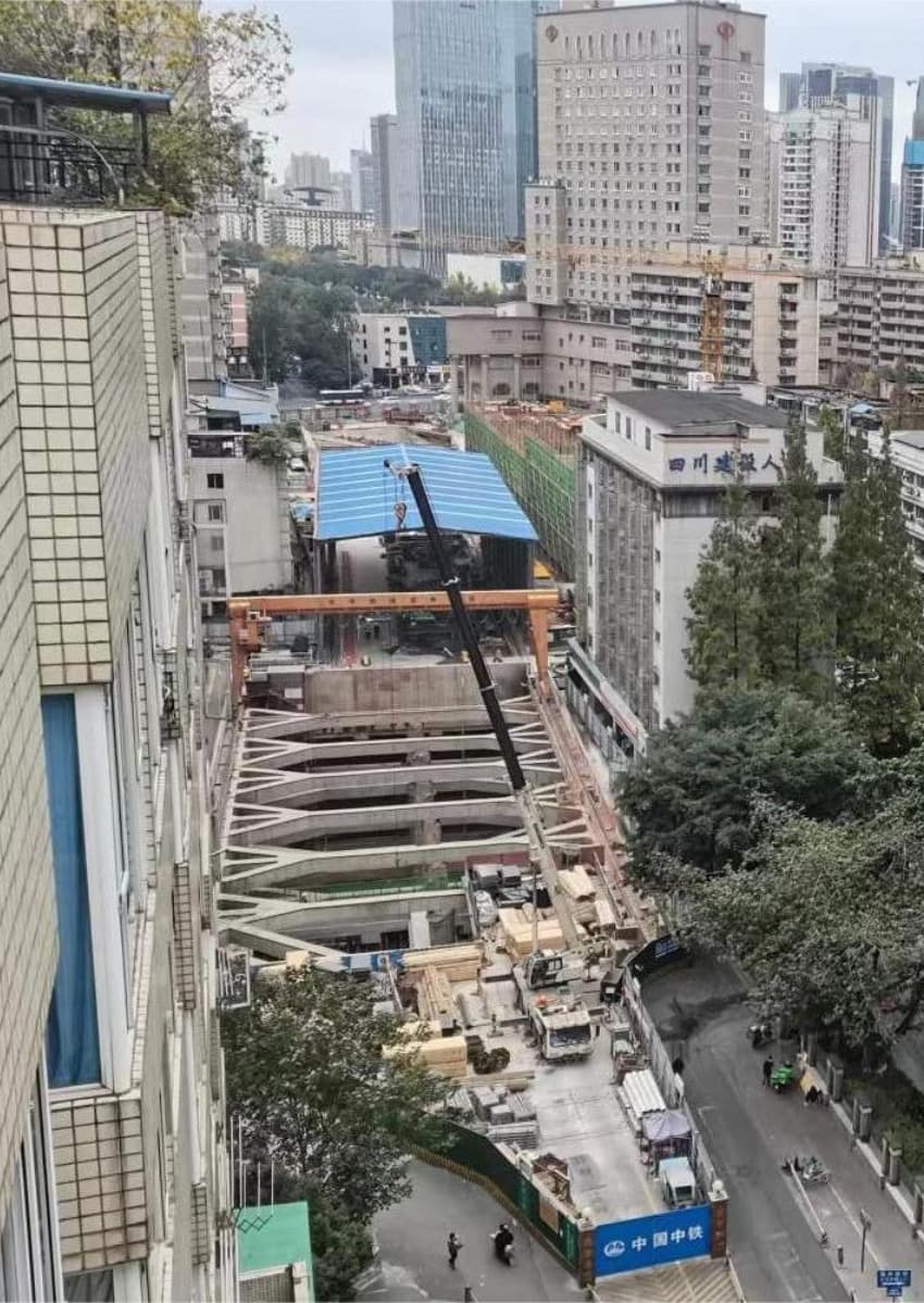 成都地鐵13號線一期新南門站首次曝光實地探訪“嵌”在鬧市中的城市窗口