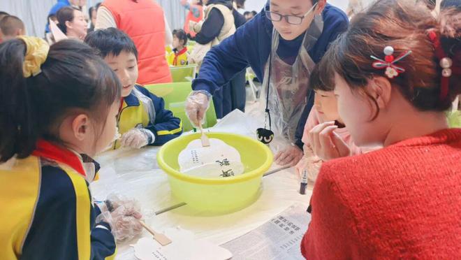 行践致远·培风育新丨执漆扇绘冬韵承非遗暖初冬(图3)