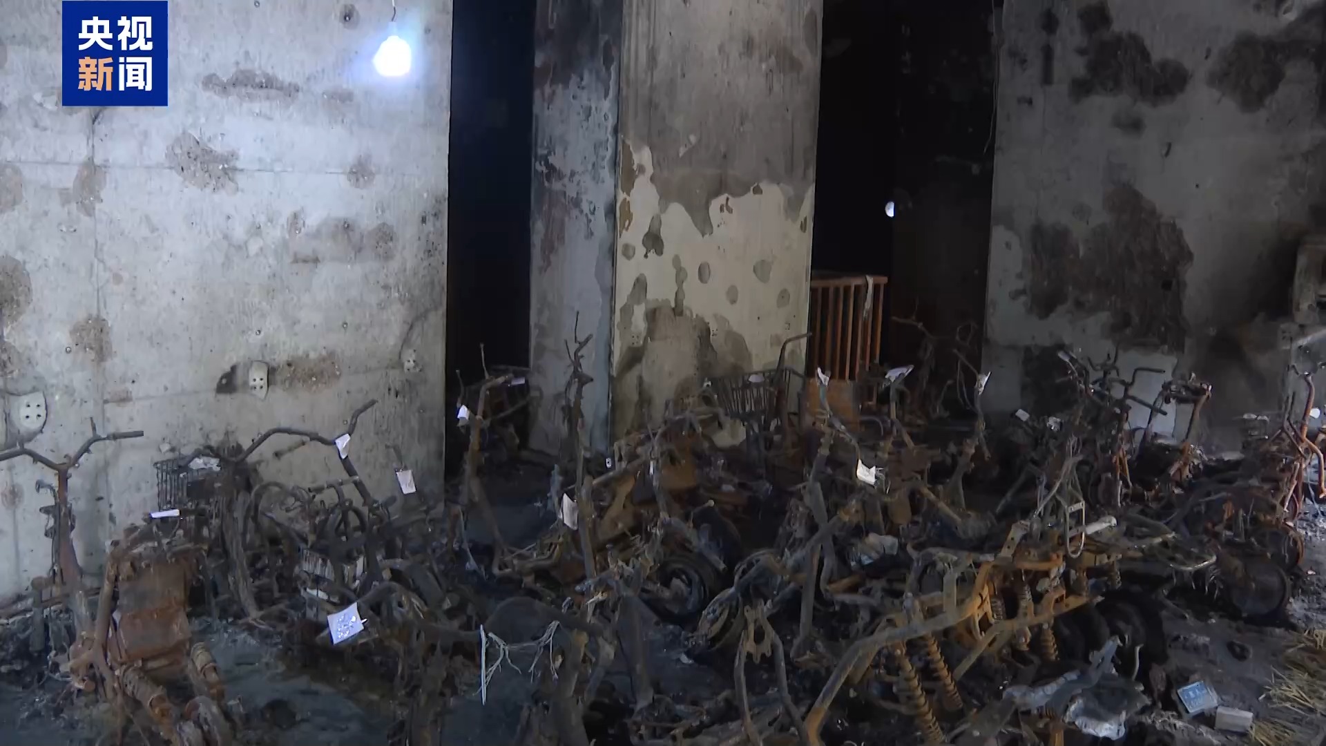 法治”重大火灾事故调查改装电动车起火为何引燃整栋楼？(图15)