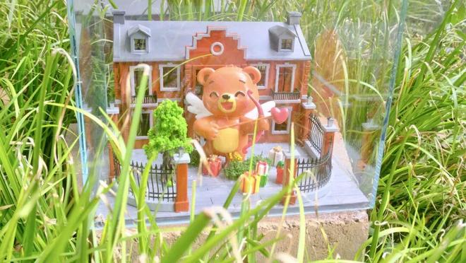 上海街头众人围观还不止一处！不少人都在问：到底是谁干的？太治愈！(图2)