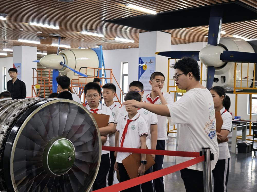 叩开实验室大门培育未来科学家——2025年泉州市“探秘实验室”科学教育实践活动综述