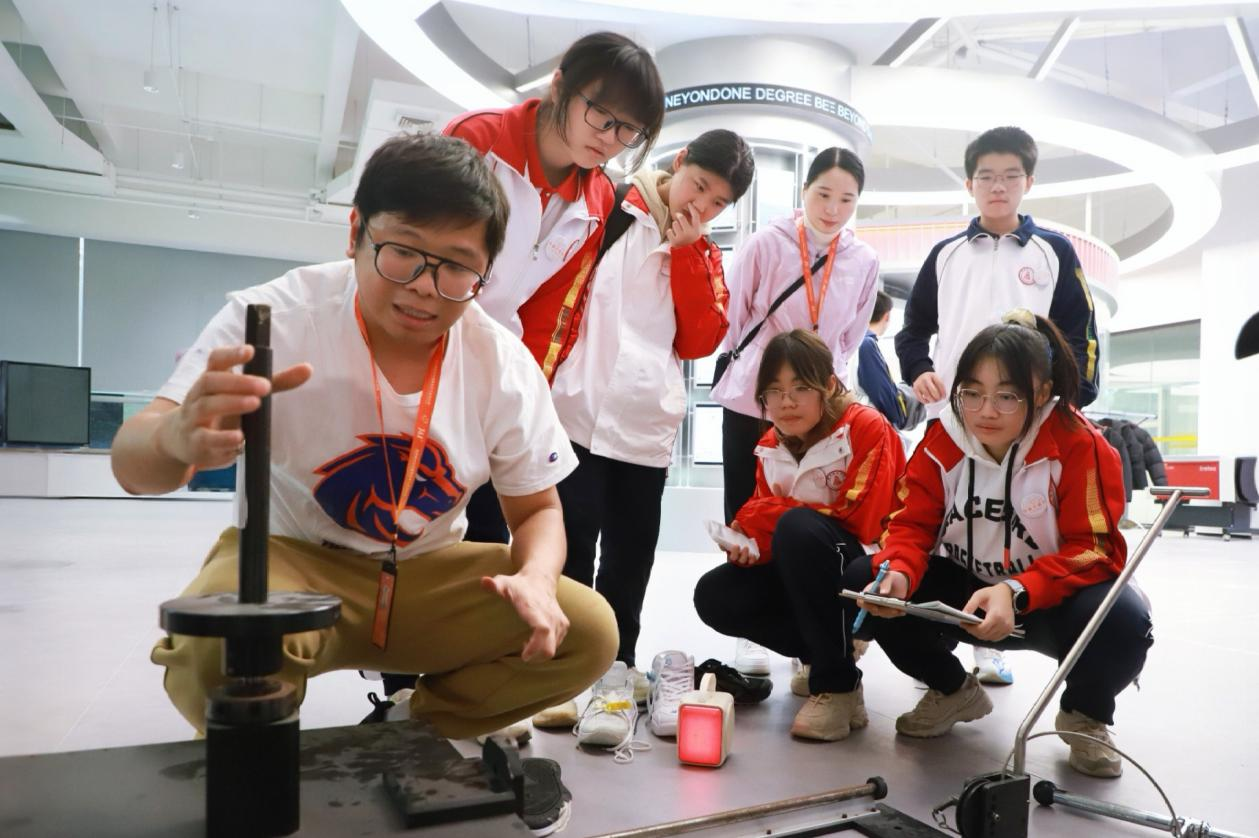 叩开实验室大门培育未来科学家——2025年泉州市“探秘实验室”科学教育实践活动综述(图3)