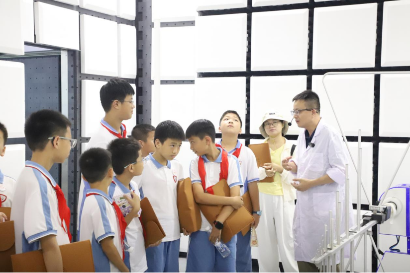 叩开实验室大门培育未来科学家——2025年泉州市“探秘实验室”科学教育实践活动综述(图2)