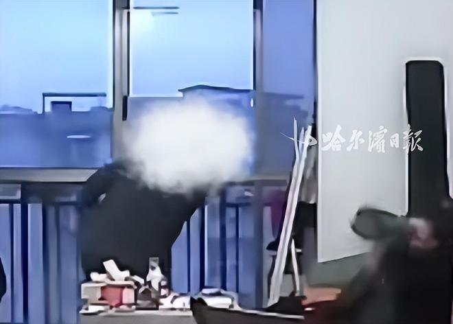 女子结婚14年遭家暴13年致耳鸣大小便失禁孩子跪地求情也被扇脸；报警近20次长期陷“报警-调解-再施暴”循环决定起诉丈夫(图2)