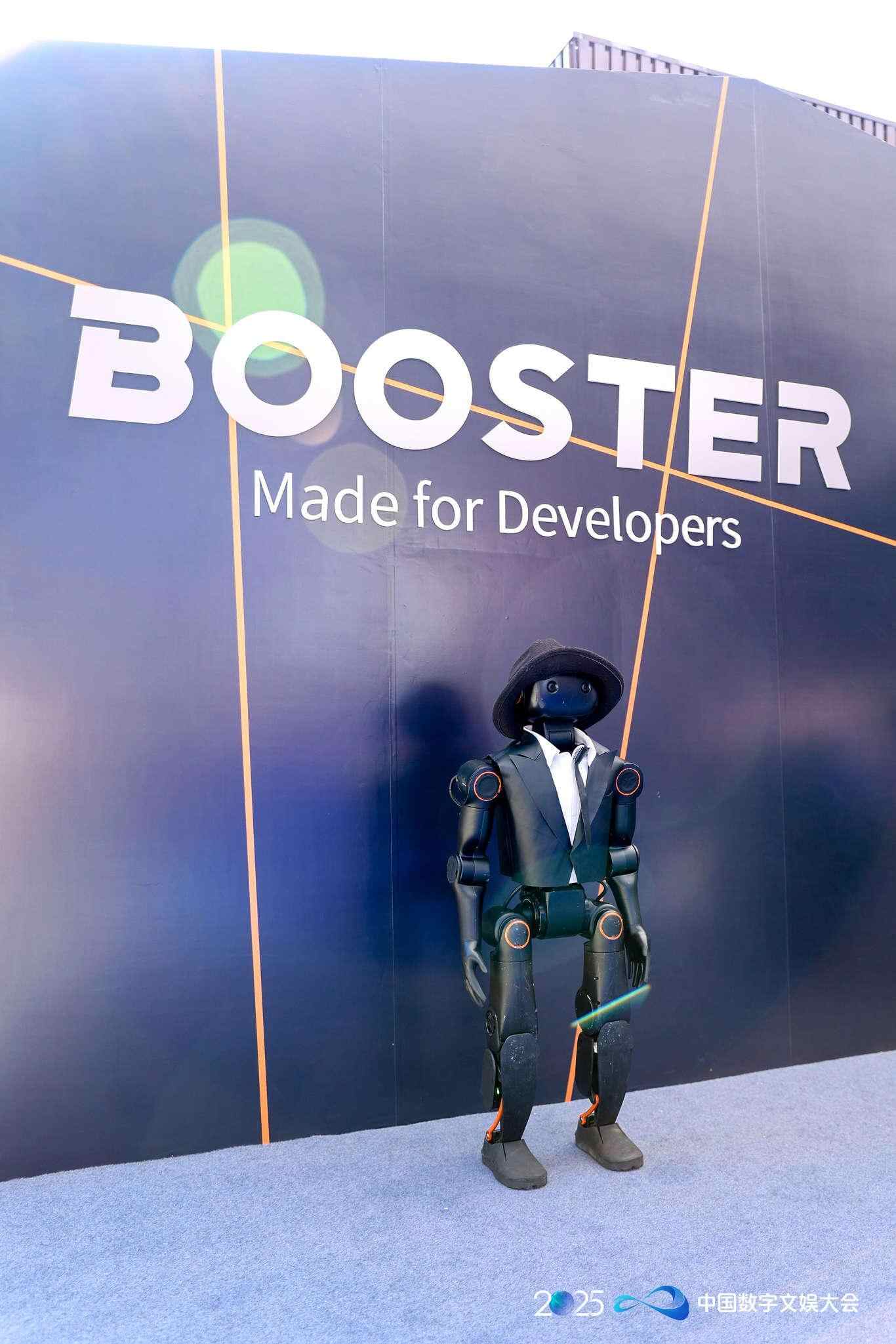 空中成像交互、与机器人共舞……2025年数字文娱科技资源展今日开幕！(图2)