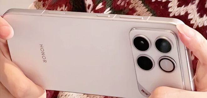 荣耀新机太猛了！10000mAh+主动散热风扇暴力美学演绎到极致(图5)