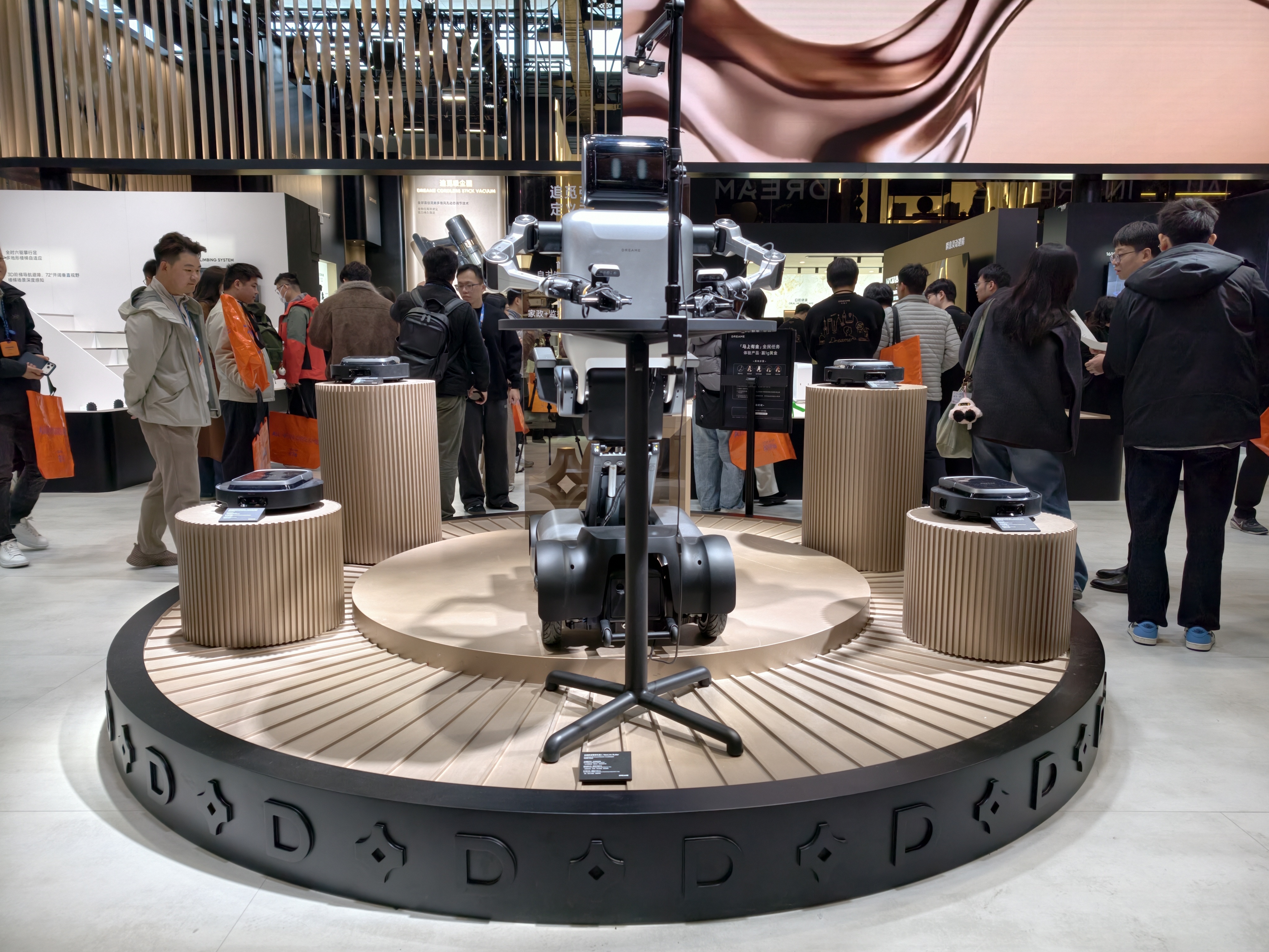 人均暴走10万步！我们总结了11个关于「人车家」未来的答案(图2)