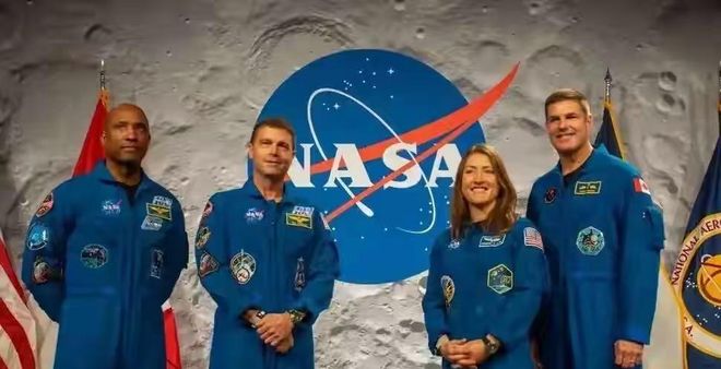 突发！美国载人绕月飞船刚上天就掉链子：厕所坏了还通讯断联(图6)