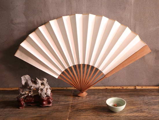 老山檀木折扇为什么那么贵？(图1)